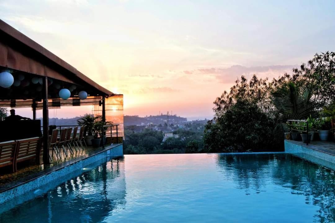 Silverador Resort Thane Extérieur photo